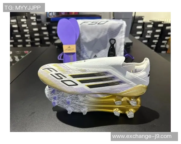 解决足球鞋夹脚问题的有效方法与技巧分享