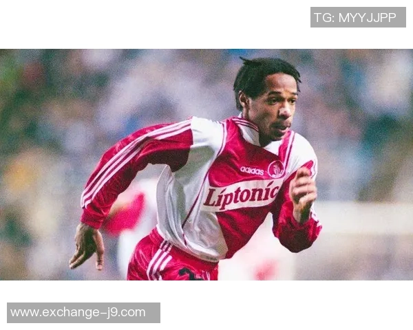 足球大师球员转会动态解析新赛季转会市场的机遇与挑战